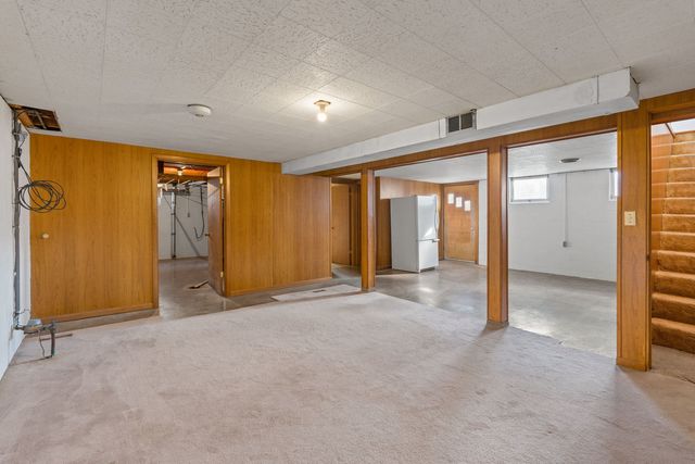 2827 W 13th Street, Davenport, IA 52804