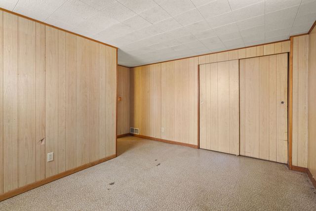 2827 W 13th Street, Davenport, IA 52804