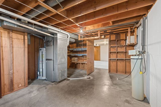 2827 W 13th Street, Davenport, IA 52804