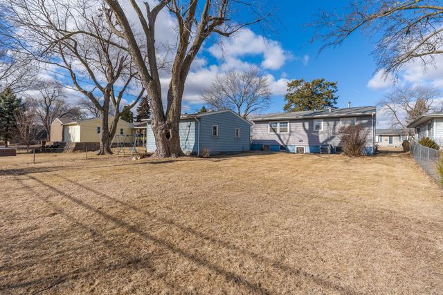 2827 W 13th Street, Davenport, IA 52804