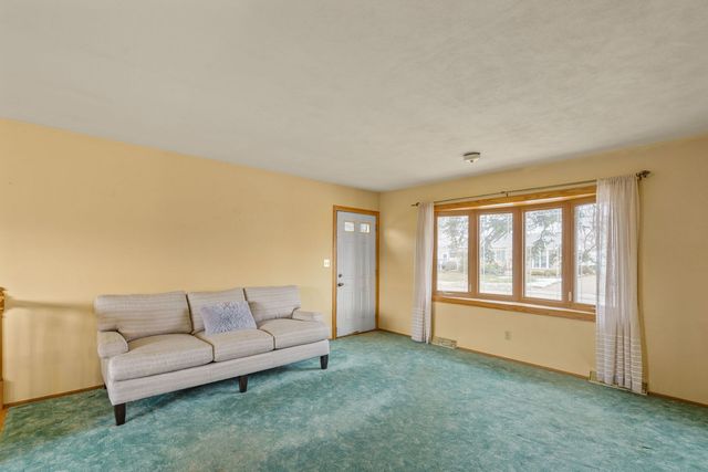 2827 W 13th Street, Davenport, IA 52804