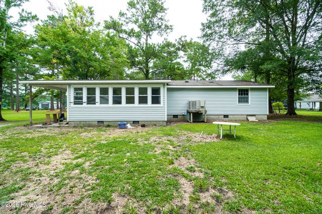 130 Holiday Lane, Oriental, NC 28571