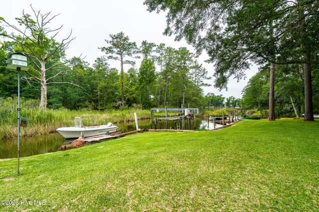 130 Holiday Lane, Oriental, NC 28571