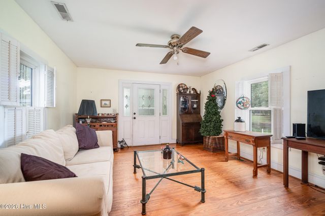 130 Holiday Lane, Oriental, NC 28571