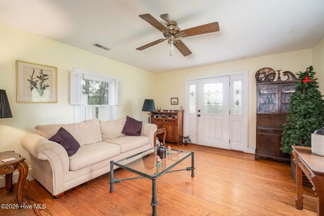 130 Holiday Lane, Oriental, NC 28571