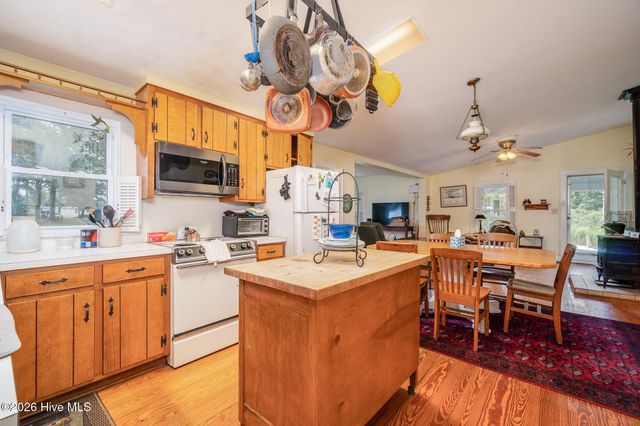 130 Holiday Lane, Oriental, NC 28571