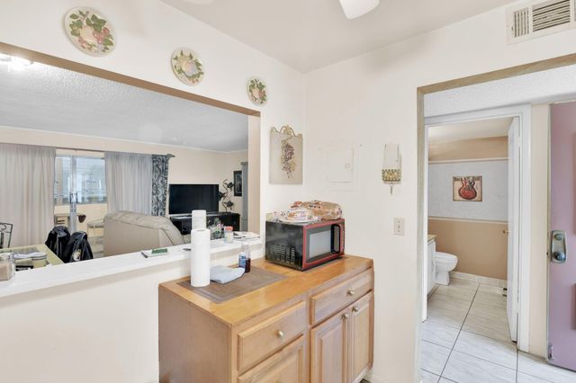 711 Lori Drive 204, Palm Springs, FL 33461