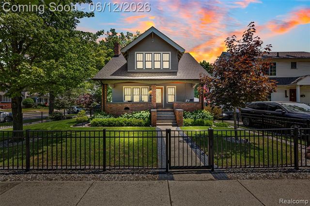 728 N Washington Avenue, Royal Oak, MI 48067