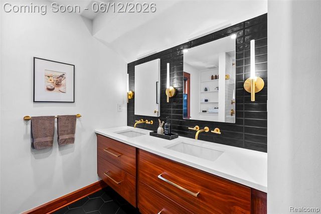 728 N Washington Avenue, Royal Oak, MI 48067
