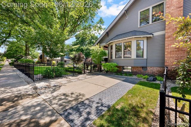 728 N Washington Avenue, Royal Oak, MI 48067