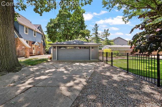 728 N Washington Avenue, Royal Oak, MI 48067
