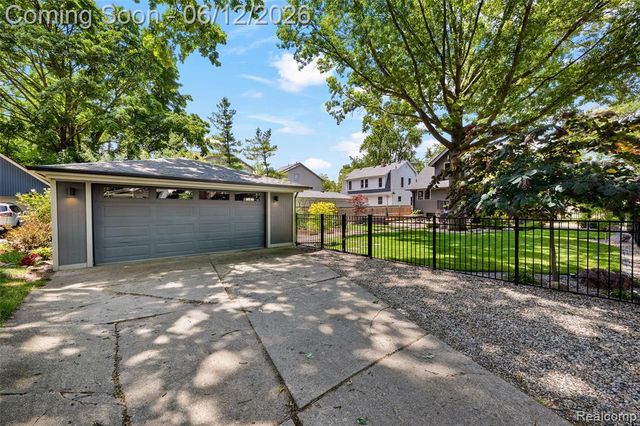 728 N Washington Avenue, Royal Oak, MI 48067