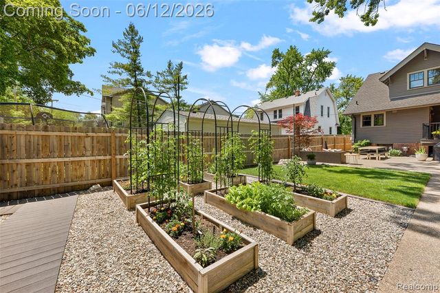 728 N Washington Avenue, Royal Oak, MI 48067