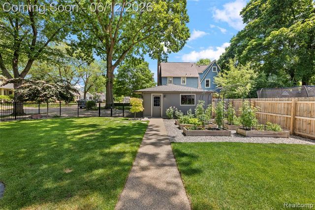 728 N Washington Avenue, Royal Oak, MI 48067