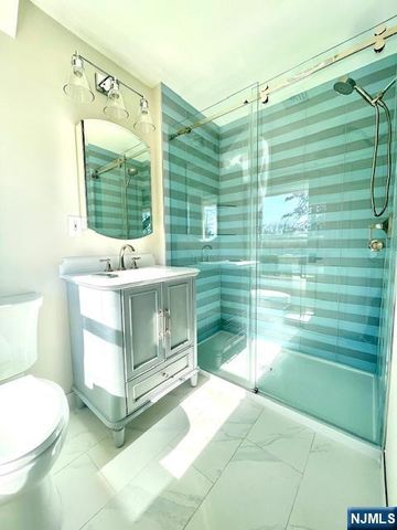 42 W Oakland Avenue, Oakland, NJ 07436