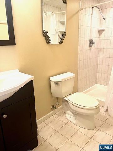 42 W Oakland Avenue, Oakland, NJ 07436