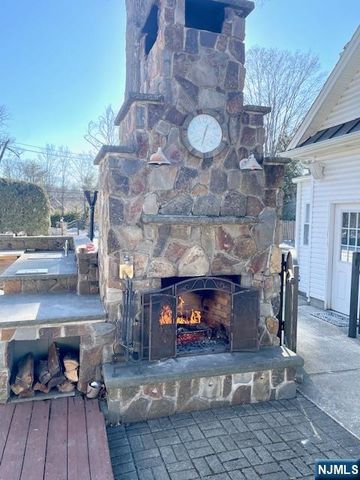 42 W Oakland Avenue, Oakland, NJ 07436