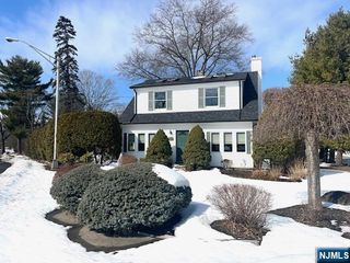 42 W Oakland Avenue, Oakland, NJ 07436