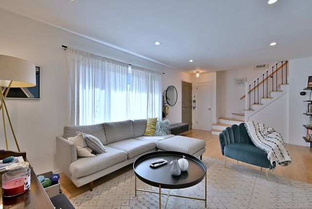 7324 N Bell Avenue 3F, Chicago, IL 60645