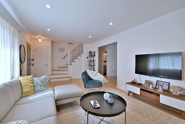 7324 N Bell Avenue 3F, Chicago, IL 60645