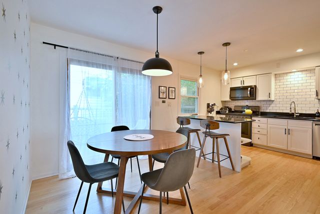 7324 N Bell Avenue 3F, Chicago, IL 60645