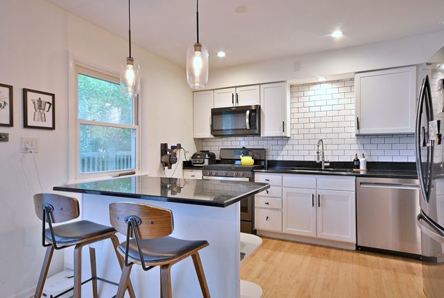 7324 N Bell Avenue 3F, Chicago, IL 60645