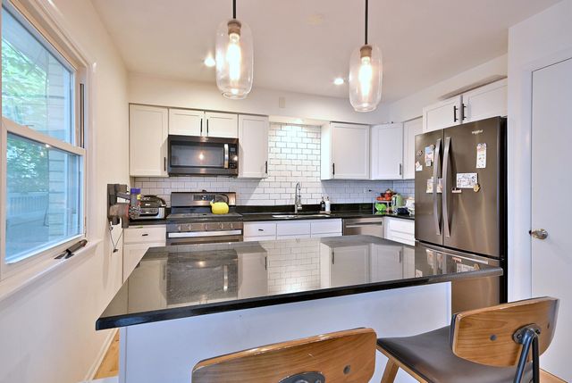 7324 N Bell Avenue 3F, Chicago, IL 60645