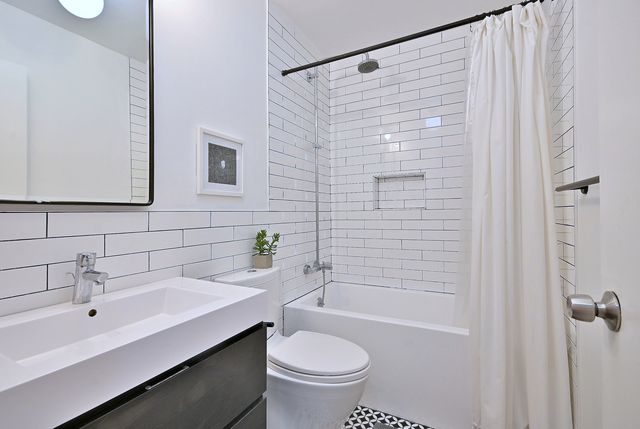 7324 N Bell Avenue 3F, Chicago, IL 60645