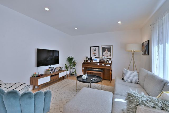 7324 N Bell Avenue 3F, Chicago, IL 60645