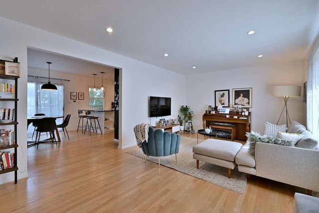 7324 N Bell Avenue 3F, Chicago, IL 60645