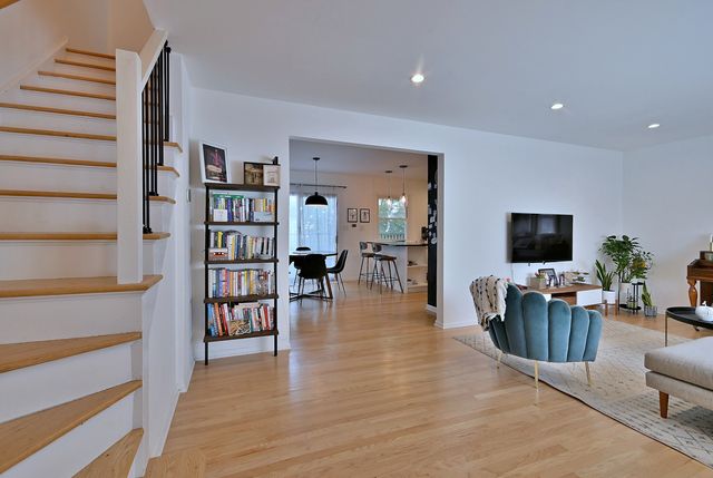 7324 N Bell Avenue 3F, Chicago, IL 60645