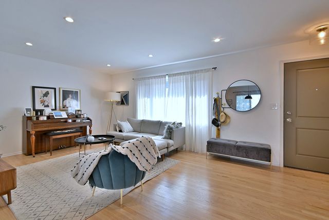 7324 N Bell Avenue 3F, Chicago, IL 60645