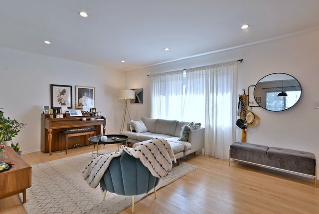 7324 N Bell Avenue 3F, Chicago, IL 60645