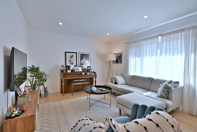 7324 N Bell Avenue 3F, Chicago, IL 60645