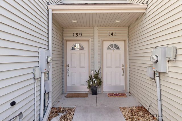 139 Stallion Lane, Circle Pines, MN 55014