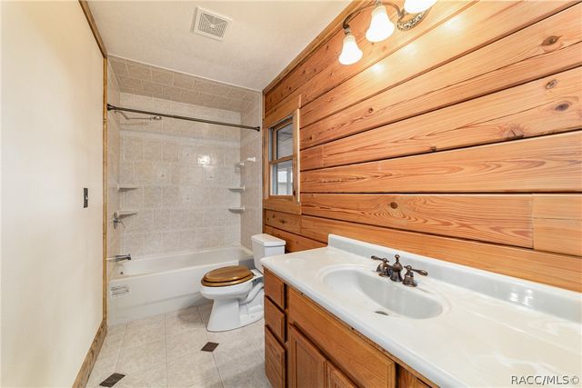 1230 SW Valencia Heights Avenue, Dunnellon, FL 34431