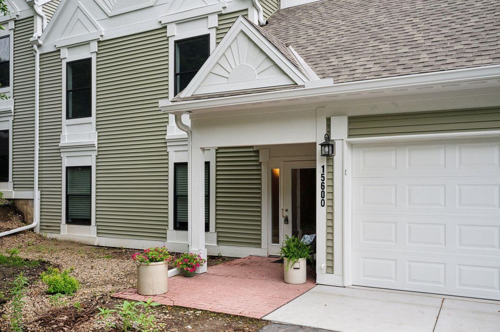 15600 26th Avenue N D, Plymouth, MN 55447