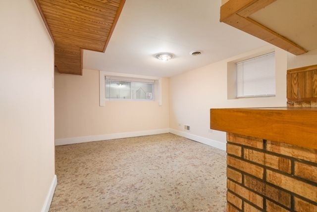 5335 W Barry Avenue, Chicago, IL 60641