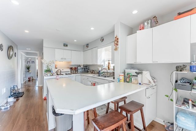 5335 W Barry Avenue, Chicago, IL 60641