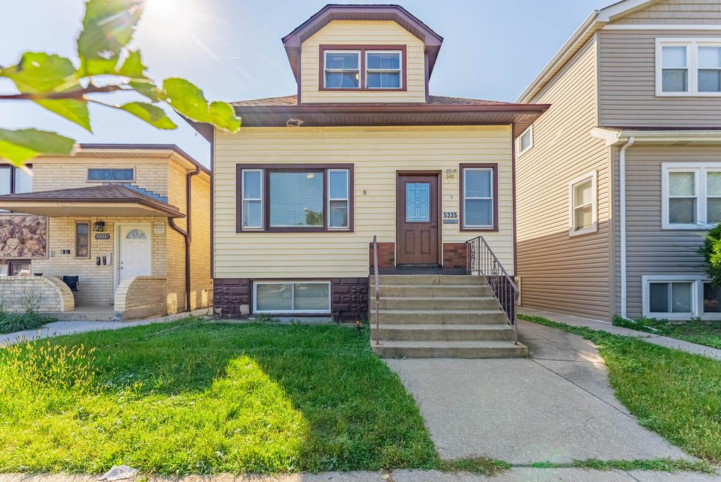 5335 W Barry Avenue, Chicago, IL 60641