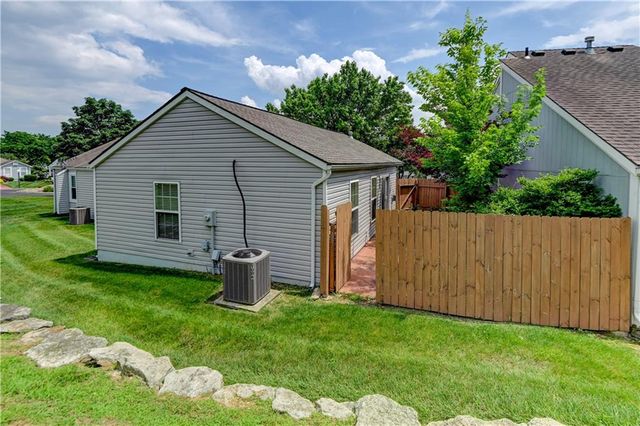 1429 Birdseye Court, Blue Springs, MO 64015