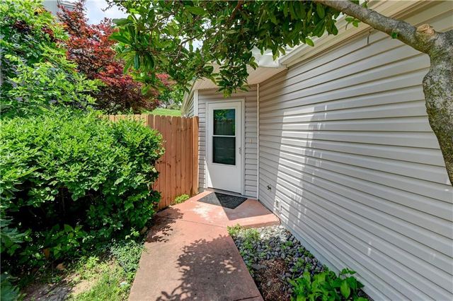 1429 Birdseye Court, Blue Springs, MO 64015