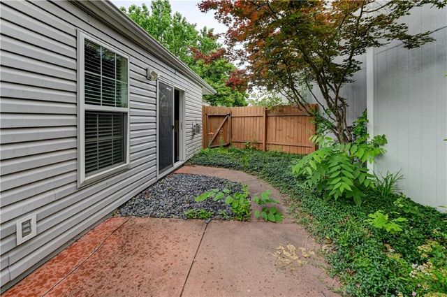 1429 Birdseye Court, Blue Springs, MO 64015