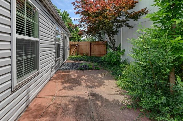 1429 Birdseye Court, Blue Springs, MO 64015