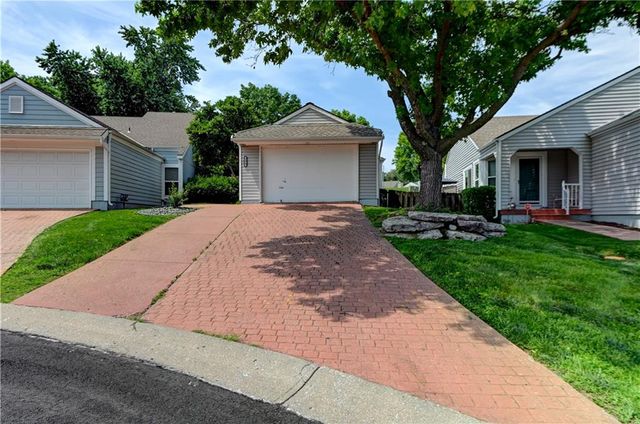 1429 Birdseye Court, Blue Springs, MO 64015