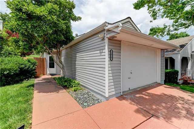 1429 Birdseye Court, Blue Springs, MO 64015