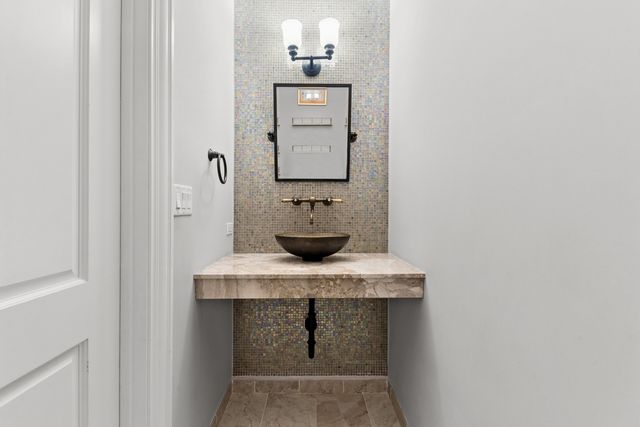 1460 W Byron Street, Chicago, IL 60613