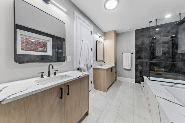 1460 W Byron Street, Chicago, IL 60613