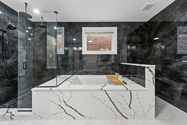 1460 W Byron Street, Chicago, IL 60613