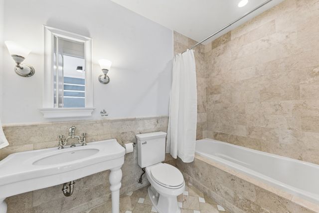 1460 W Byron Street, Chicago, IL 60613